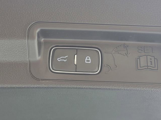 Used 2023 Ford Explorer XLT w/ Equipment Group 202A AWD/4WD image 17