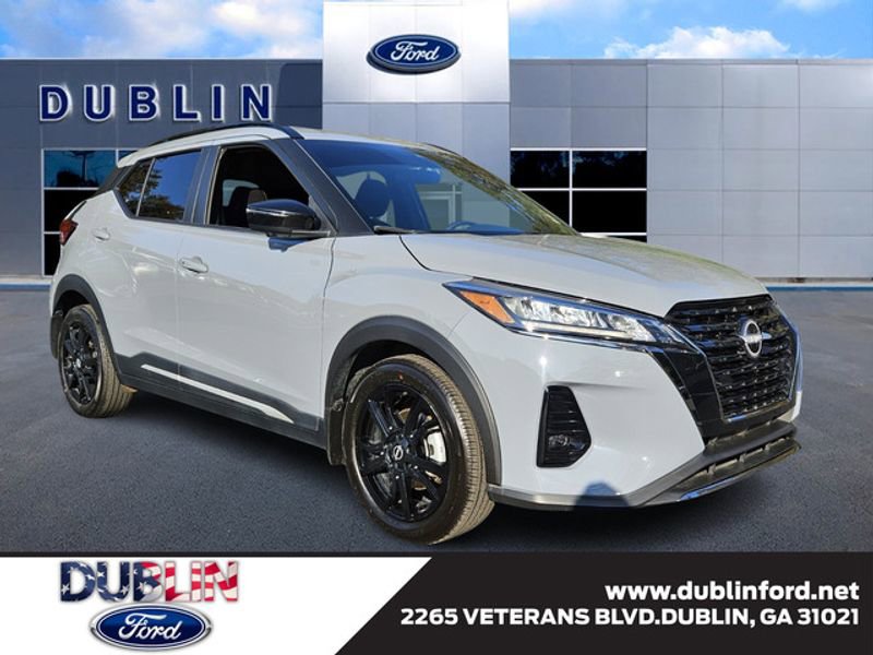 Used 2024 Nissan Kicks SR image 1