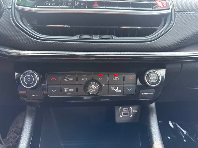Used 2025 Jeep Compass Latitude w/ Convenience Group AWD/4WD image 20