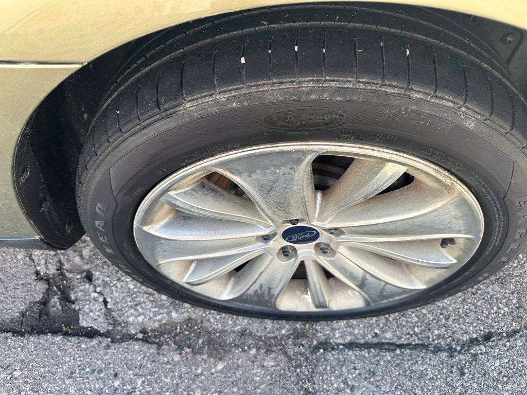 Used 2012 Ford Taurus Limited FWD image 18