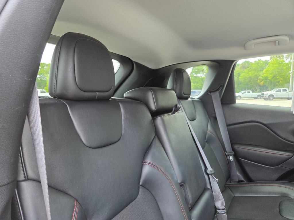 Used 2022 Jeep Cherokee Trailhawk AWD/4WD image 19