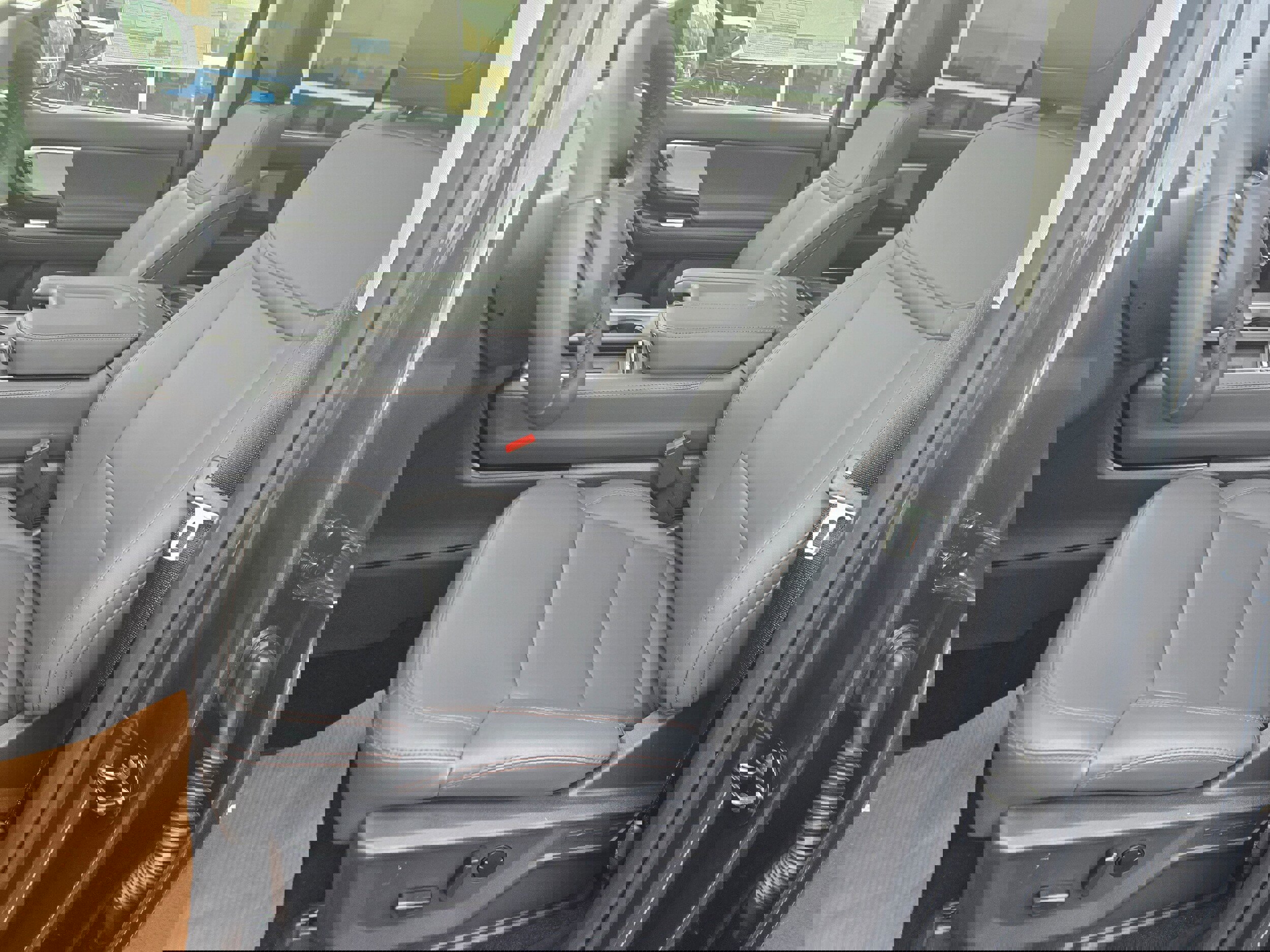 New 2025 Ford Expedition Active image 18