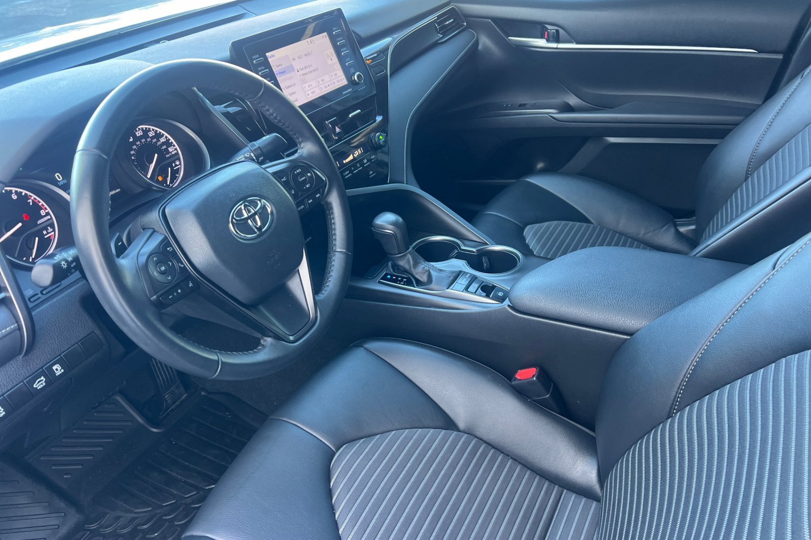 Used 2023 Toyota Camry SE image 7