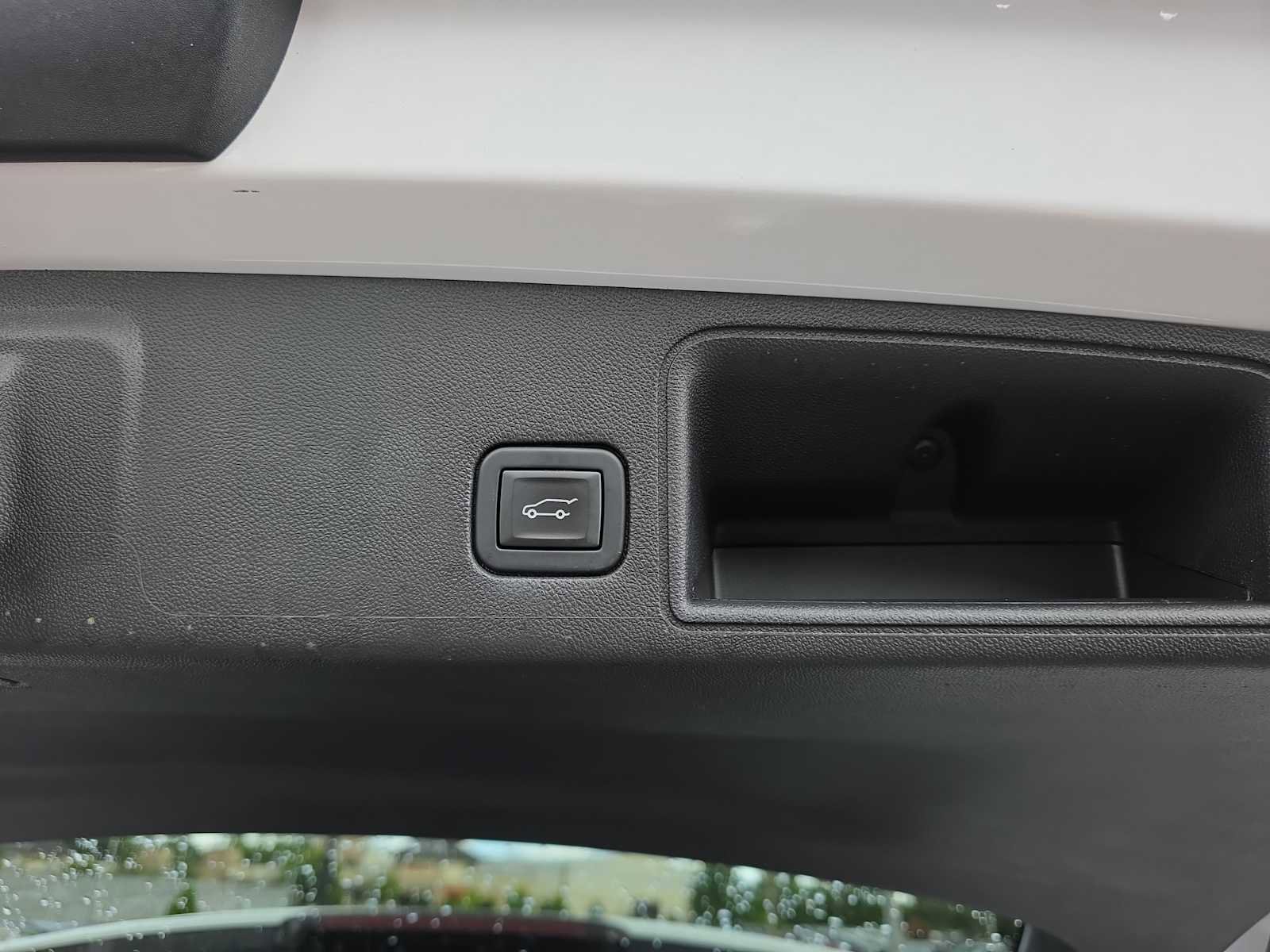 Used 2023 GMC Terrain SLE w/ Driver Convenience Package image 26