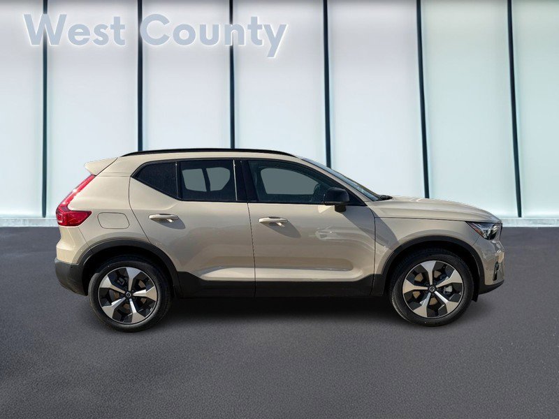 New 2026 Volvo XC40 B4 Plus w/ Climate Package image 2
