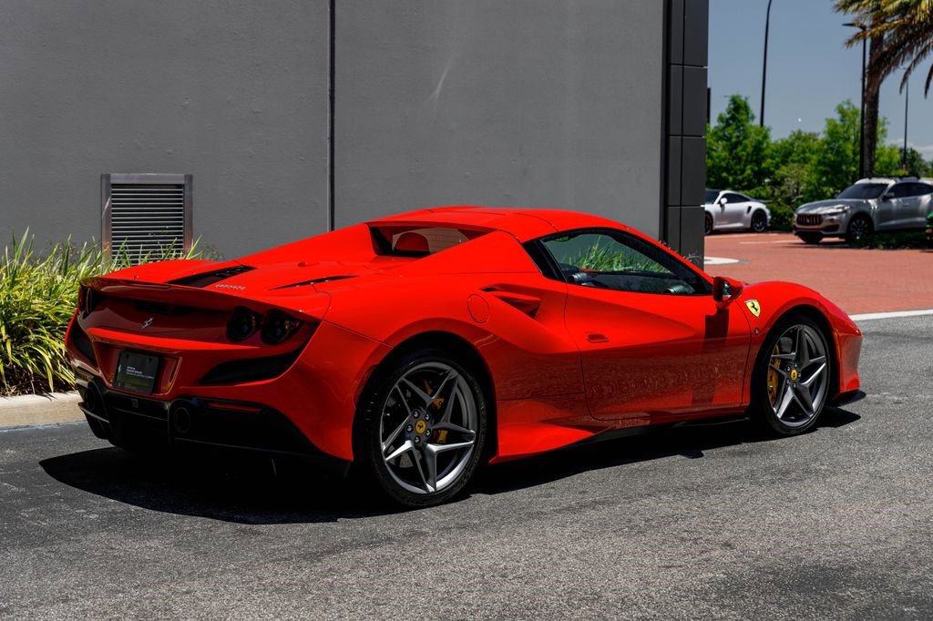Used 2021 Ferrari F8 Spider RWD image 5