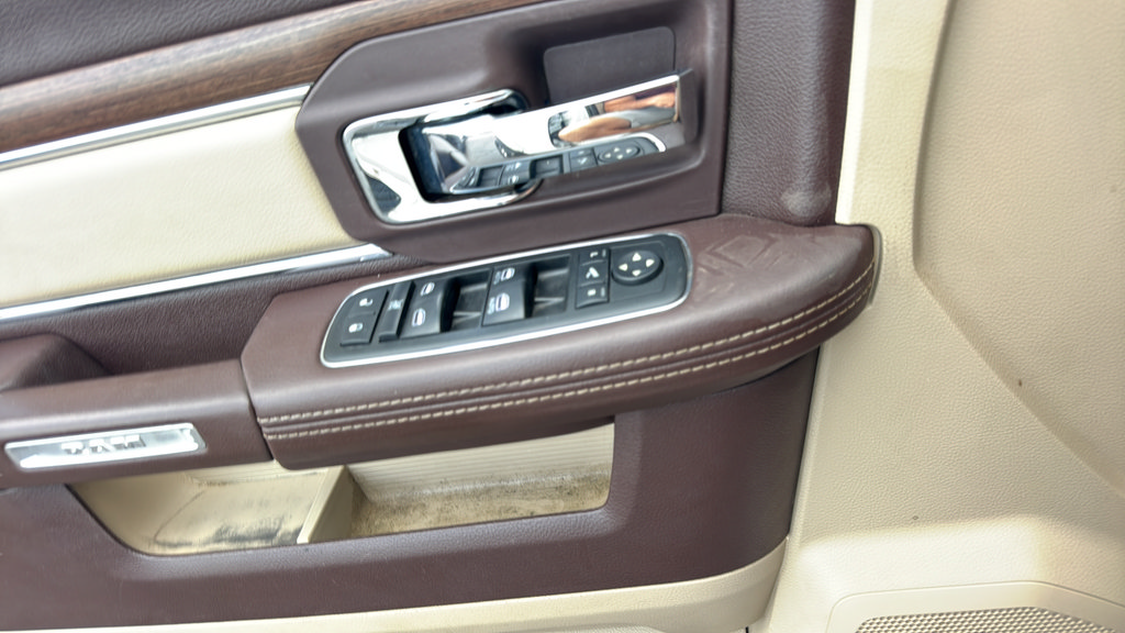 Used 2015 RAM 1500 Laramie w/ Convenience Group AWD/4WD image 19