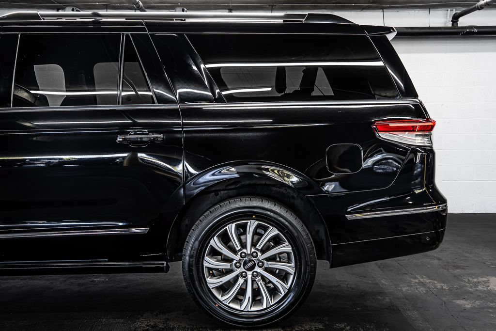 Used 2024 Lincoln Navigator L 4WD image 13