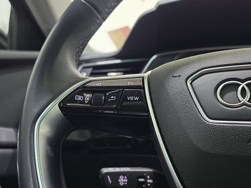 Used 2023 Audi e-tron Premium Plus w/ Premium Plus Package image 18