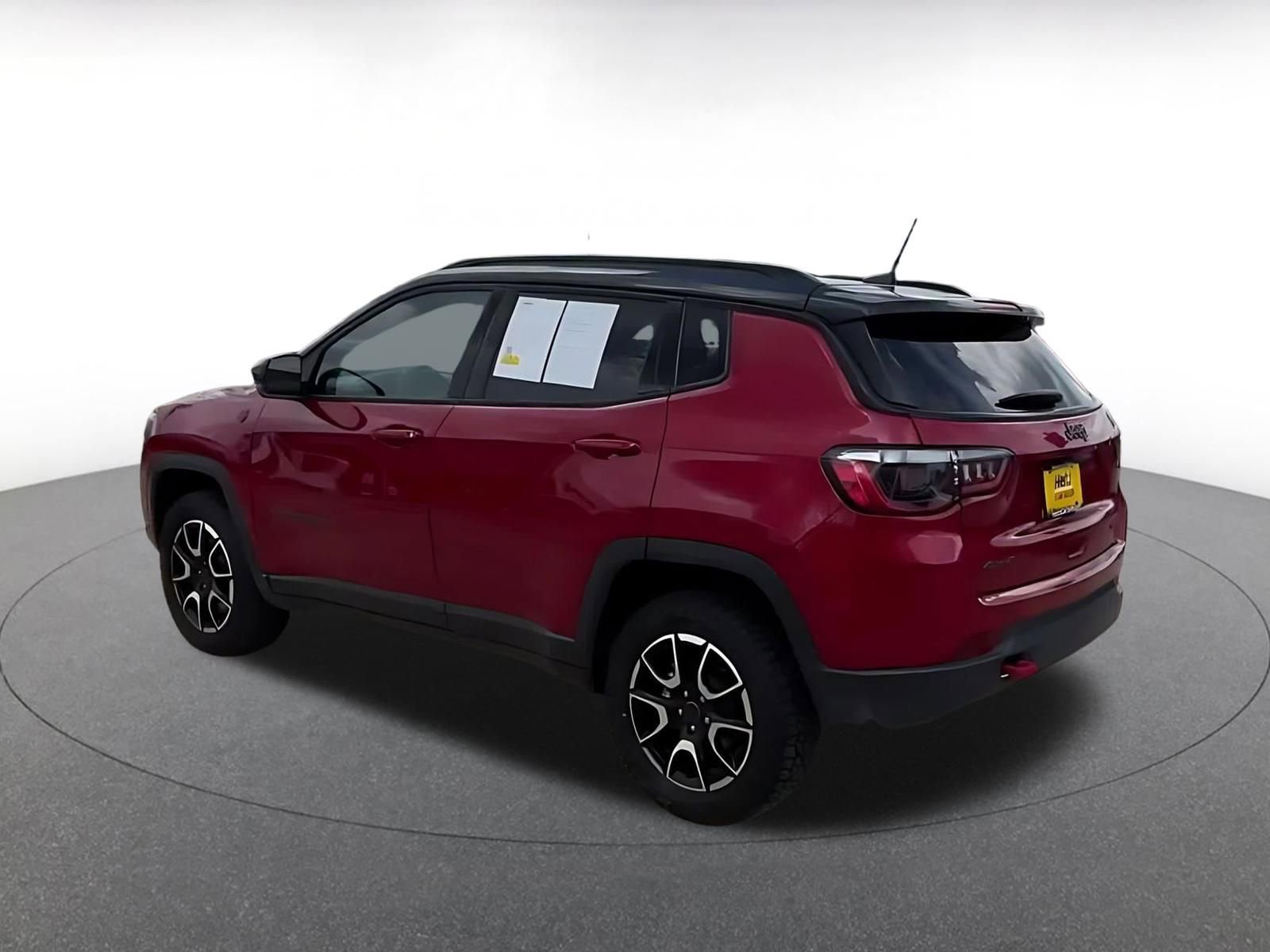 Used 2025 Jeep Compass Trailhawk AWD/4WD image 8