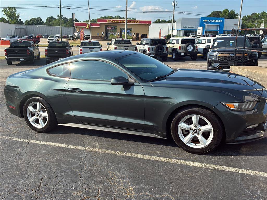 Used 2015 Ford Mustang Coupe RWD image 2