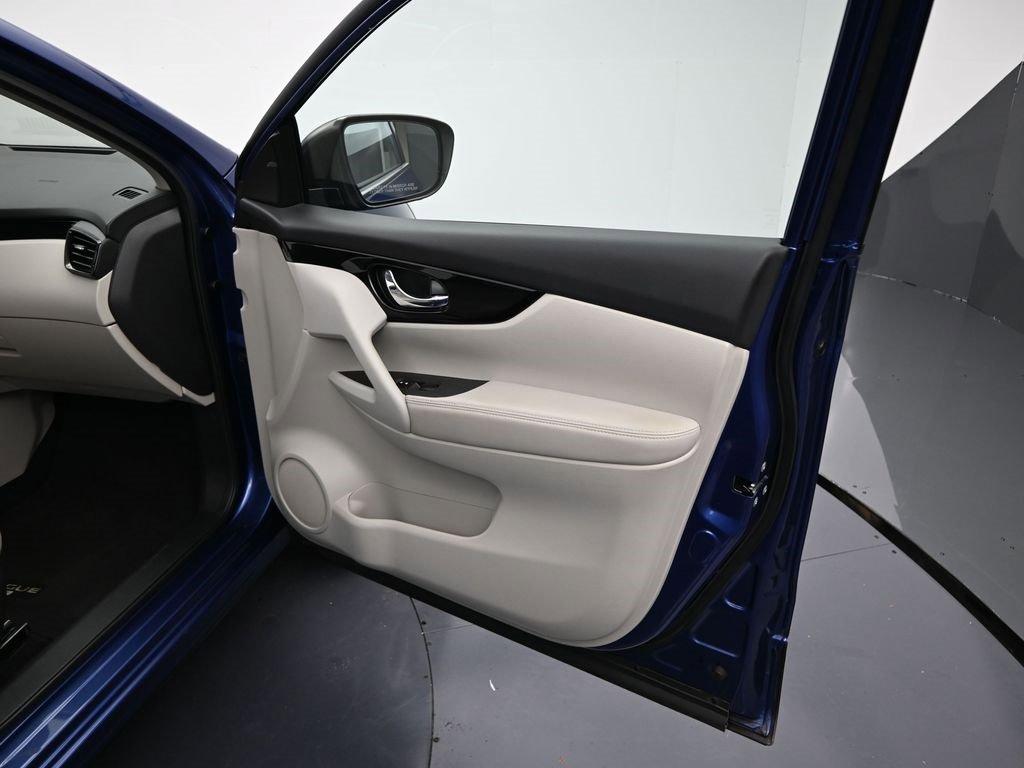 Used 2022 Nissan Rogue Sport SL w/ Premium Package image 7