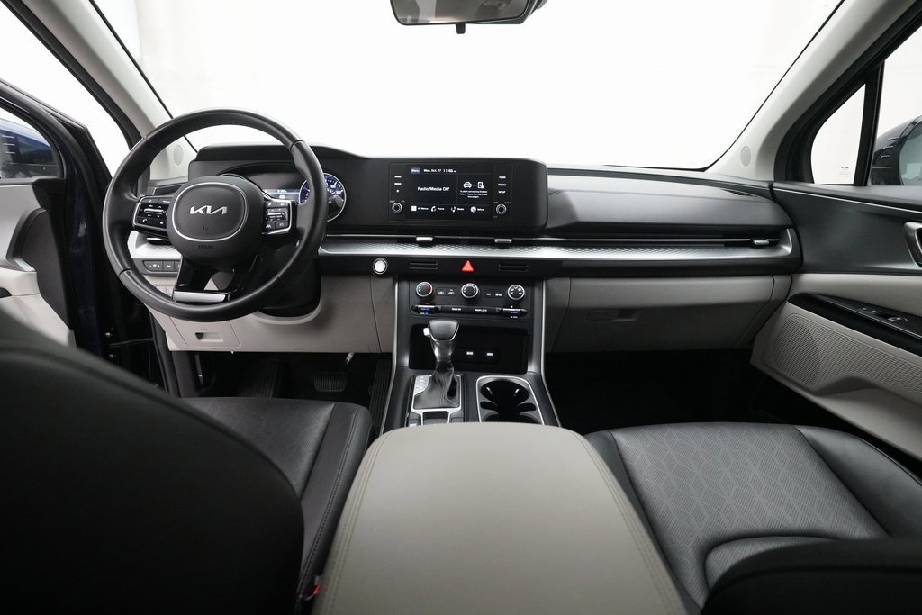 Certified 2024 Kia Carnival LX image 5