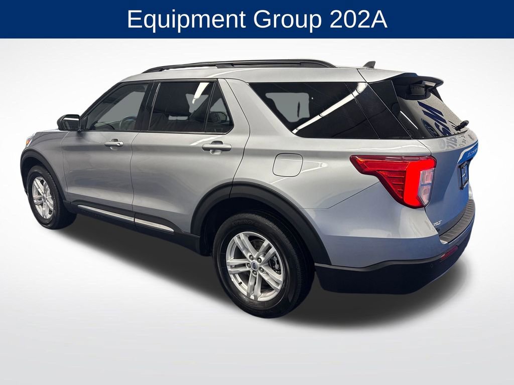 Used 2022 Ford Explorer XLT w/ Equipment Group 202A AWD/4WD image 3