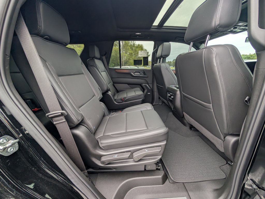 Used 2026 GMC Yukon Denali w/ Sun & Power Step Package AWD/4WD image 18