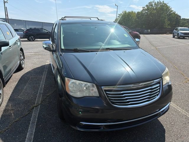 Used 2014 Chrysler Town & Country Touring-L w/ Driver Convenience Group FWD image 3