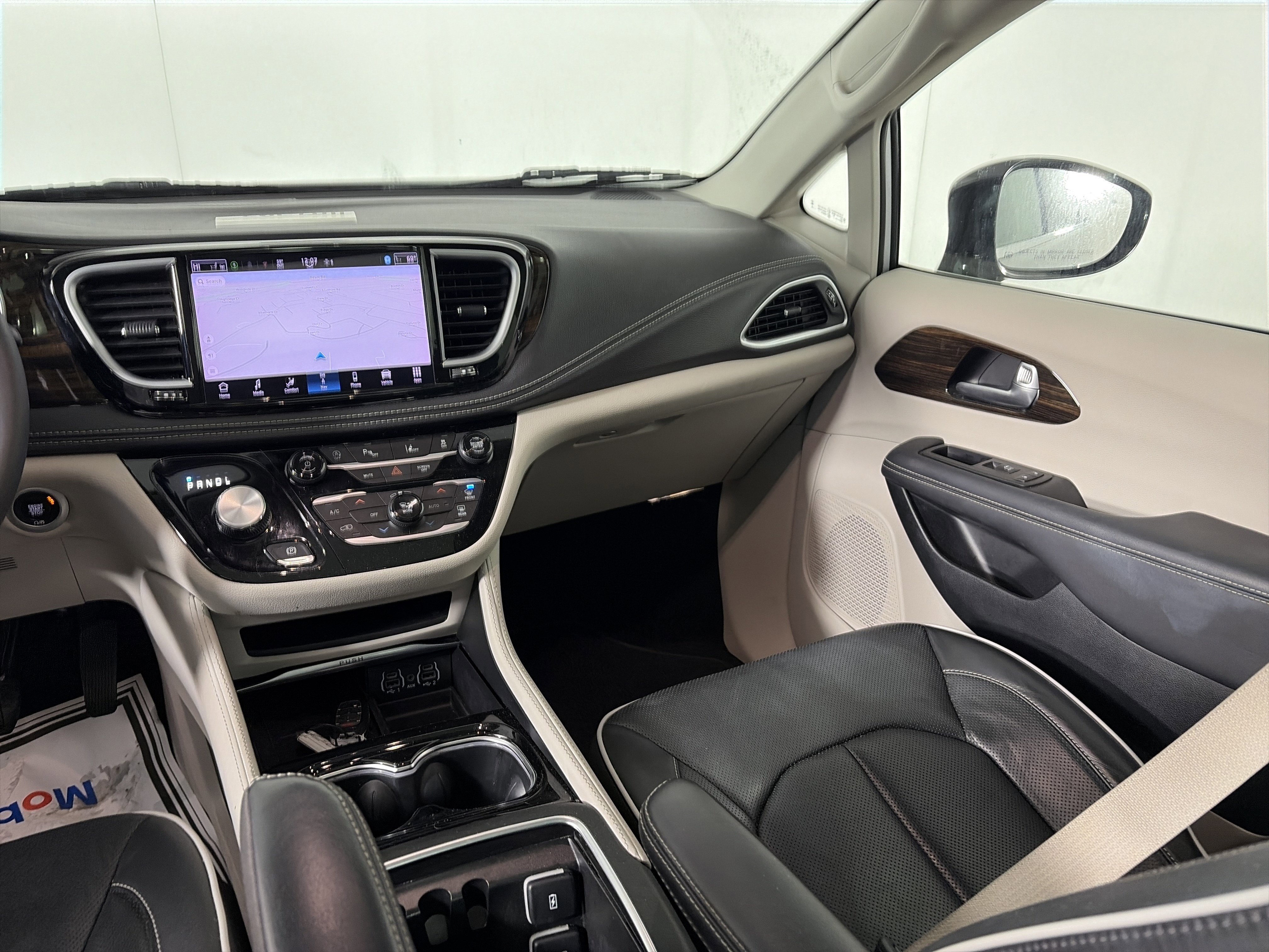 Used 2024 Chrysler Pacifica Limited image 41