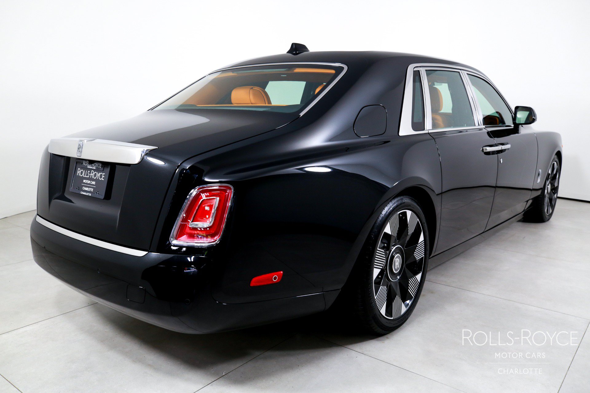 New 2027 Rolls-Royce Phantom Sedan RWD image 2