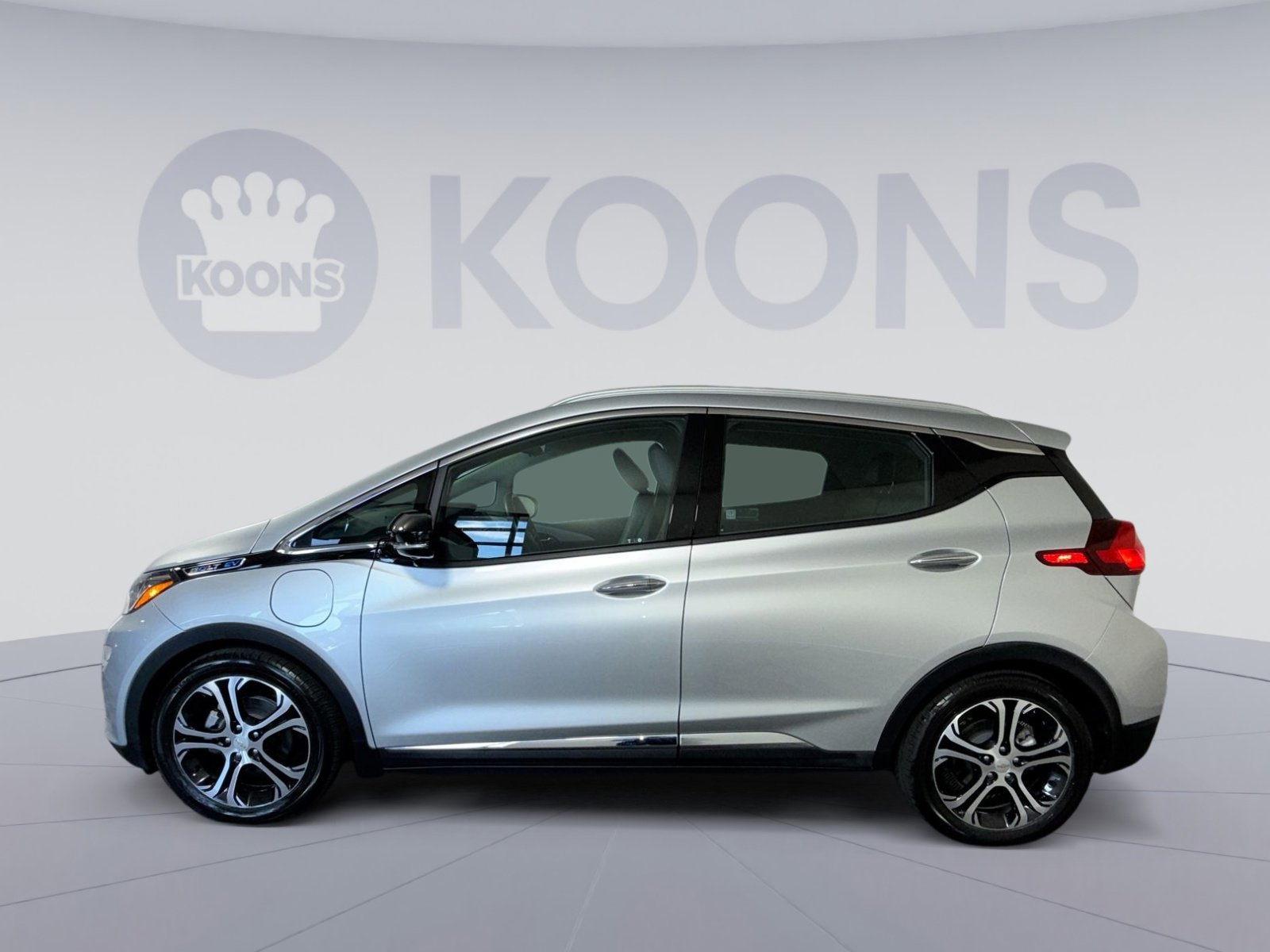 Used 2021 Chevrolet Bolt Premier w/ Infotainment Package FWD image 2