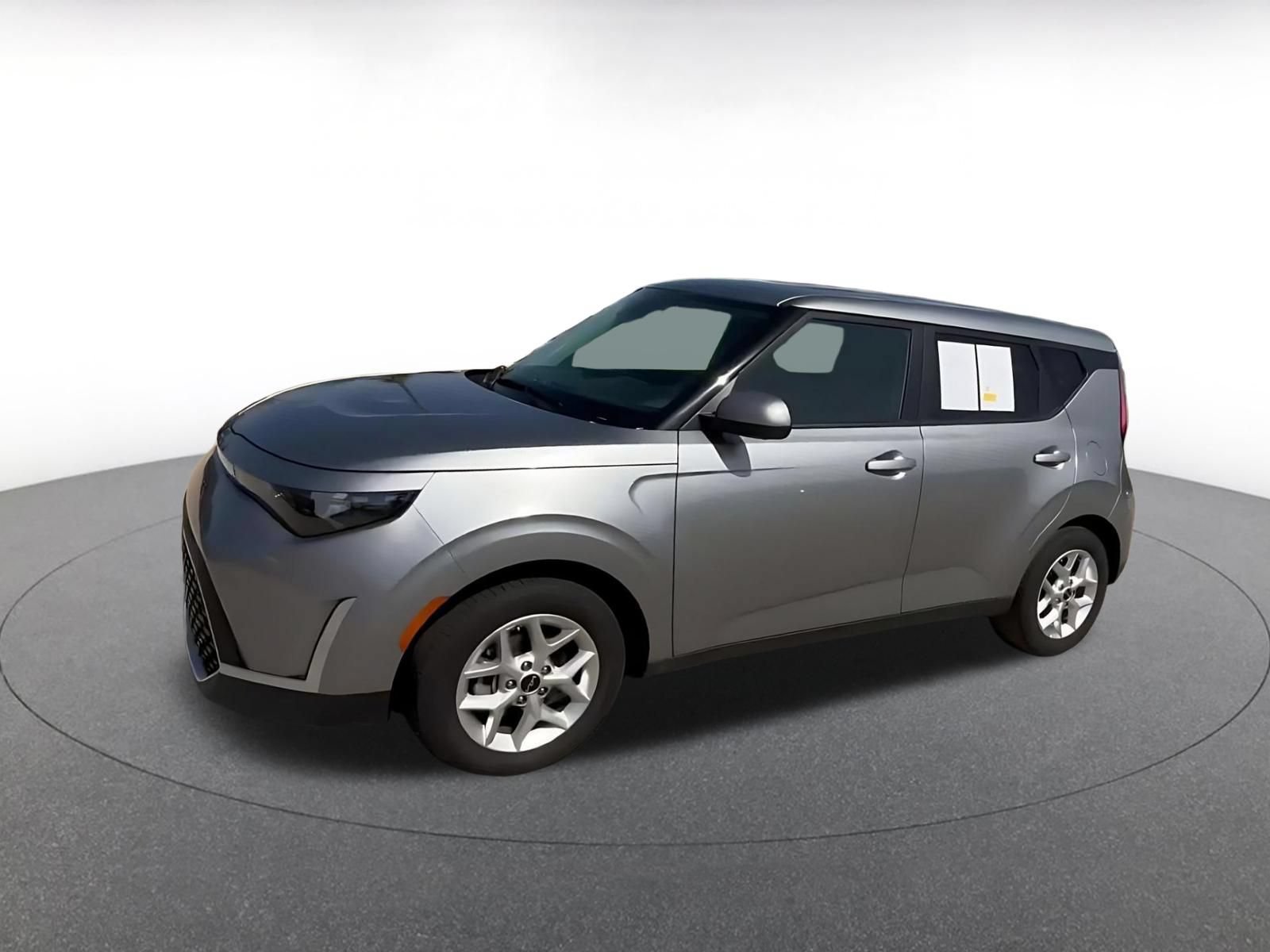 Used 2025 Kia Soul LX w/ LX Technology Package FWD image 7