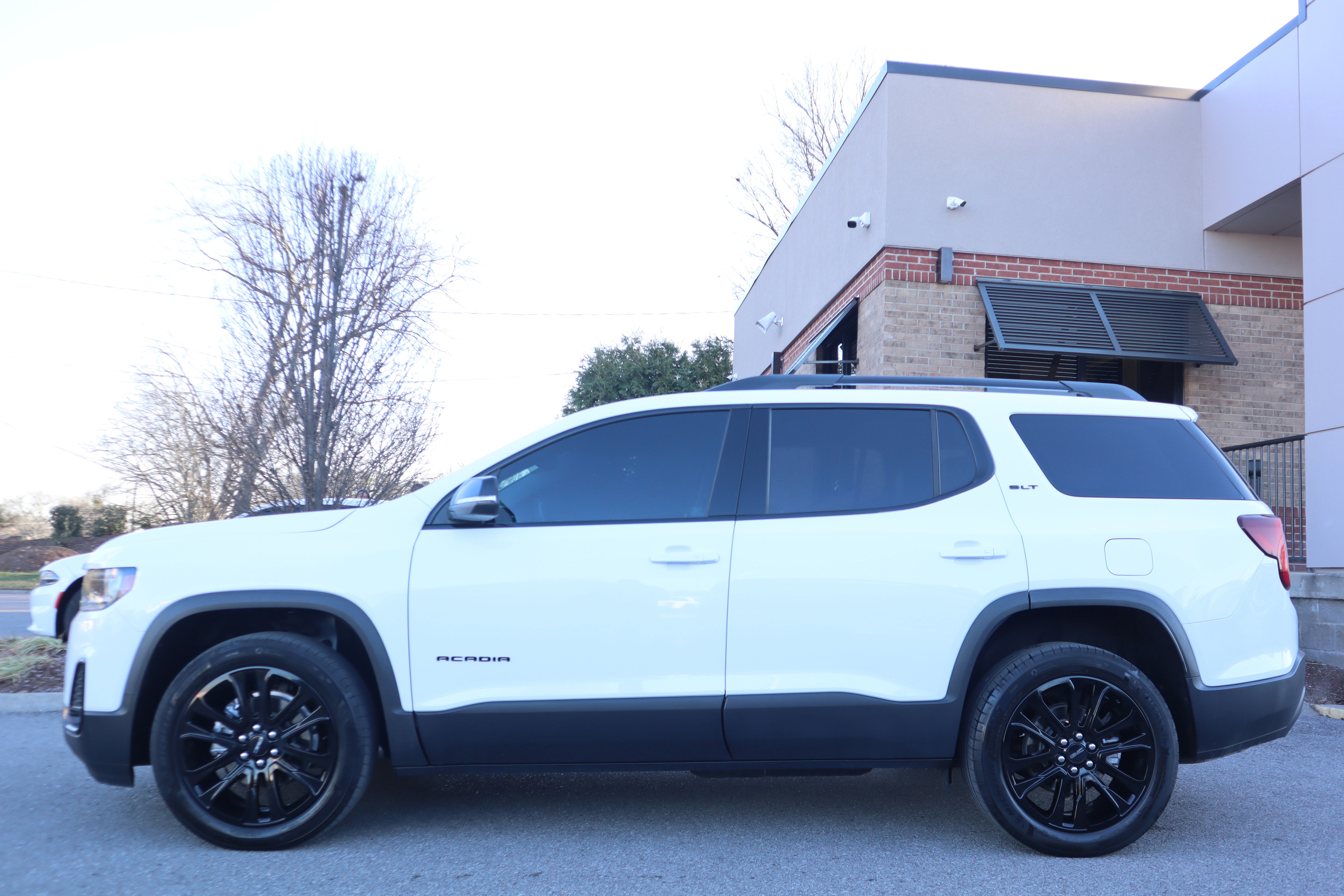 Used 2023 GMC Acadia SLT w/ Elevation Edition image 10