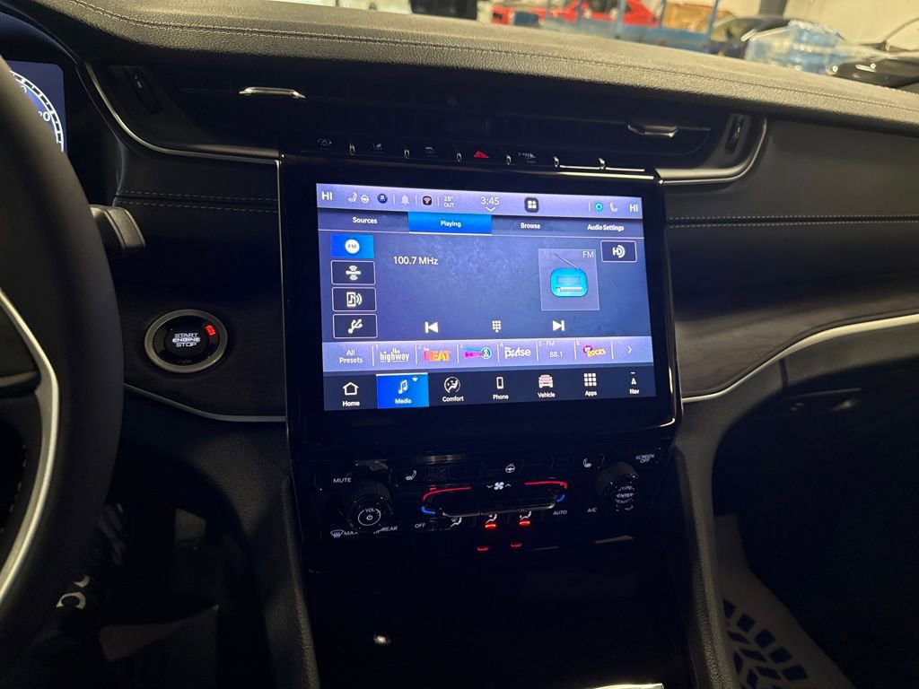 New 2025 Jeep Grand Cherokee Limited image 17