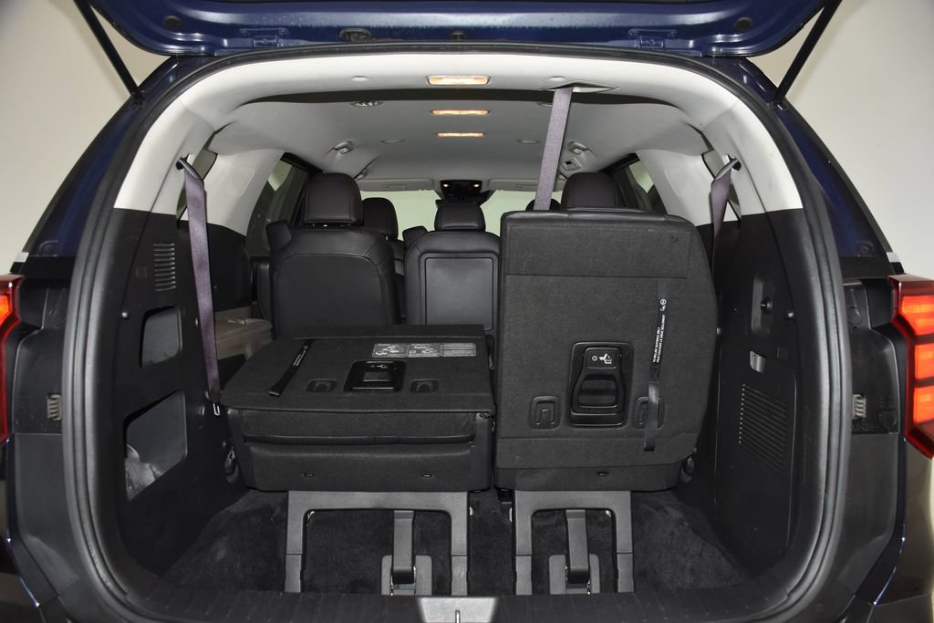 Used 2025 Kia Carnival FWD image 32