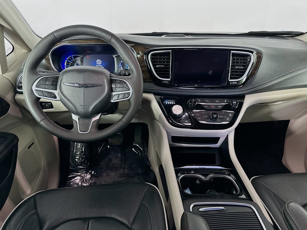 Used 2022 Chrysler Pacifica Limited FWD image 31