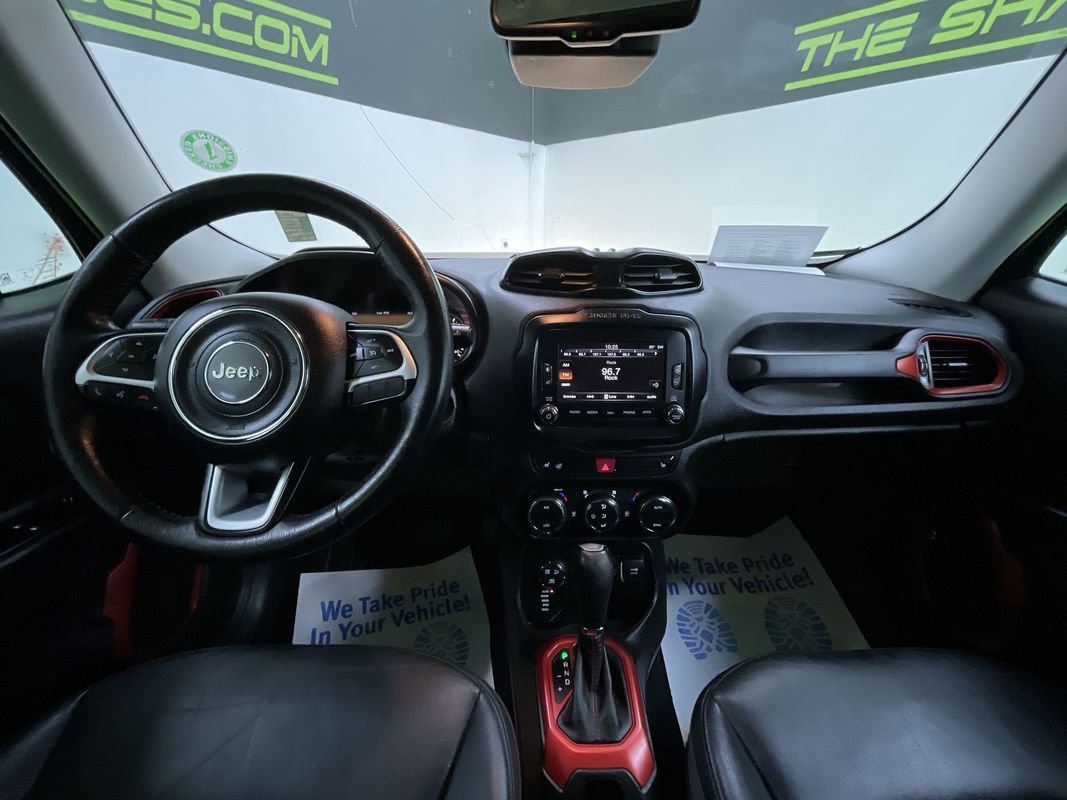 Used 2016 Jeep Renegade Trailhawk w/ Premium Trailhawk Package image 18