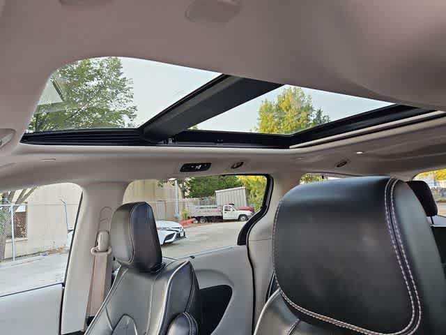 Used 2024 Chrysler Pacifica Limited FWD image 16