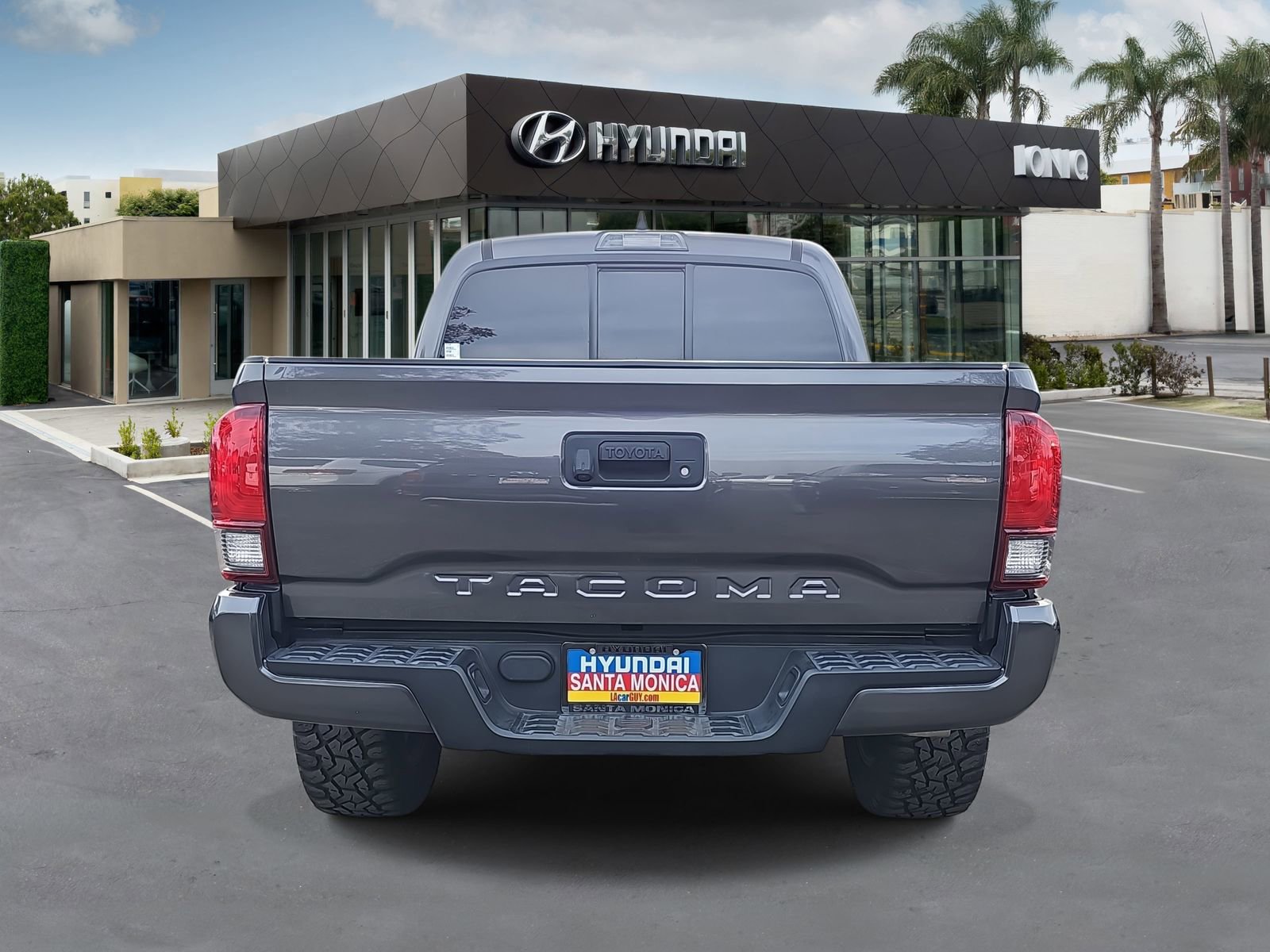 Used 2022 Toyota Tacoma SR w/ SR Convenience Package image 4