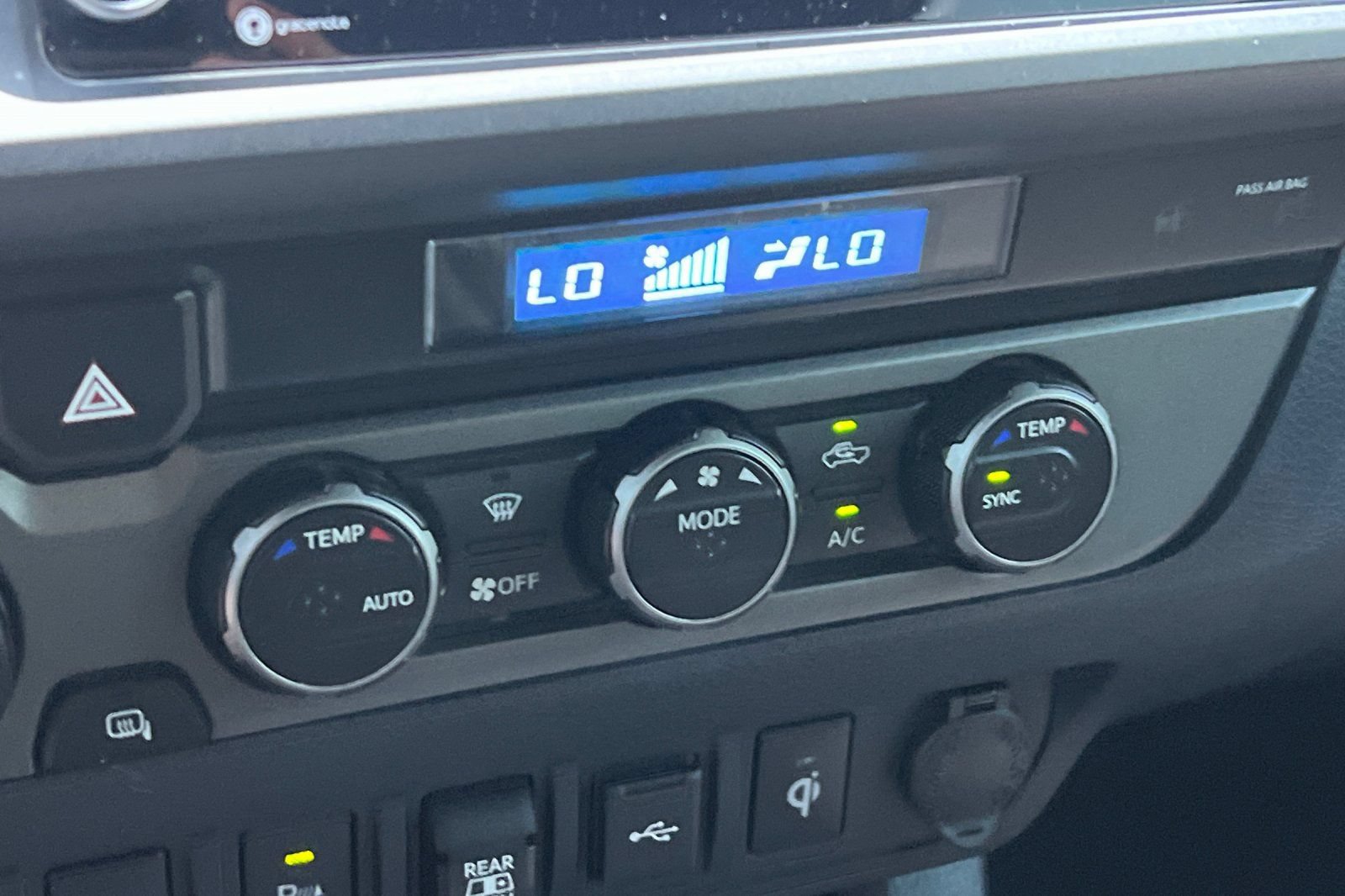 Used 2022 Toyota Tacoma TRD Off-Road w/ Technology Package AWD/4WD image 16