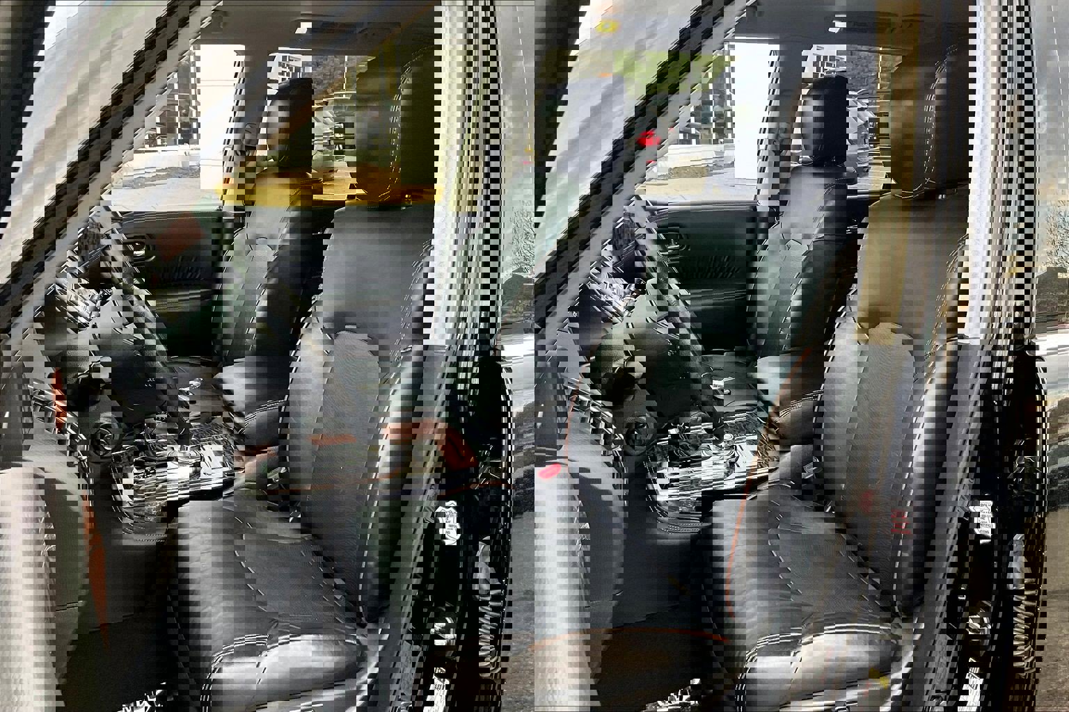 Used 2019 Nissan Armada Platinum image 27