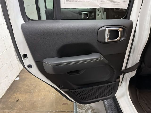 Used 2022 Jeep Wrangler Unlimited Sahara w/ Cold Weather Group image 18