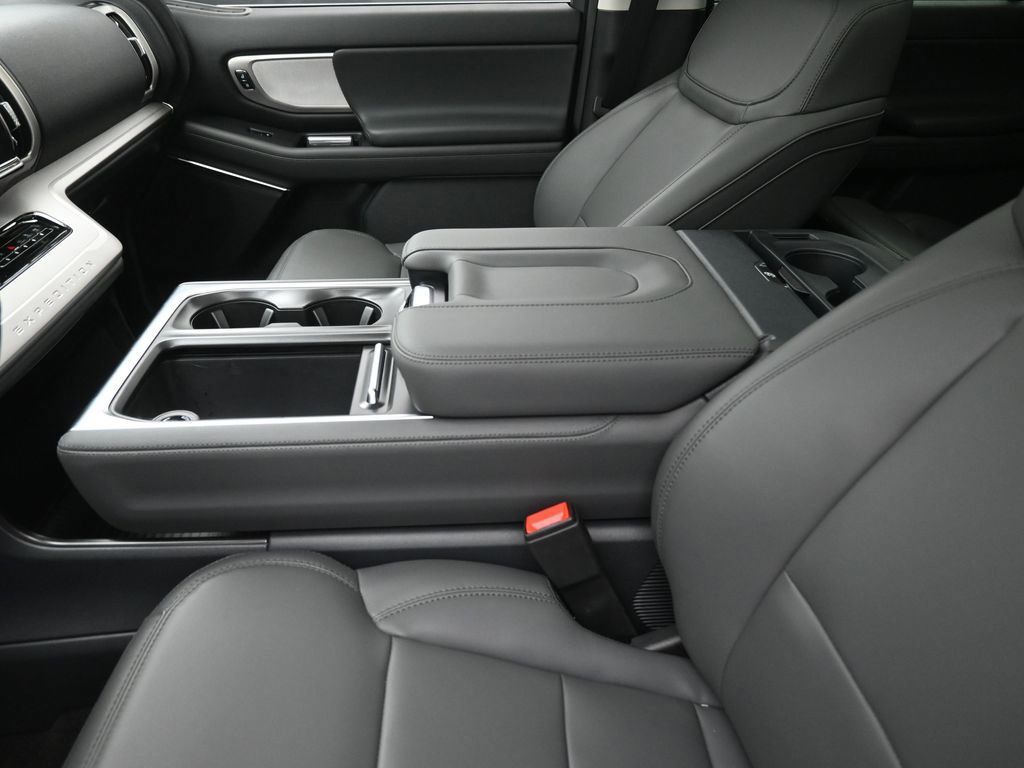 New 2026 Ford Expedition Active image 21