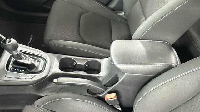 Used 2020 Hyundai Elantra GT image 34