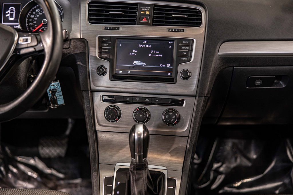 Used 2016 Volkswagen Golf S image 34