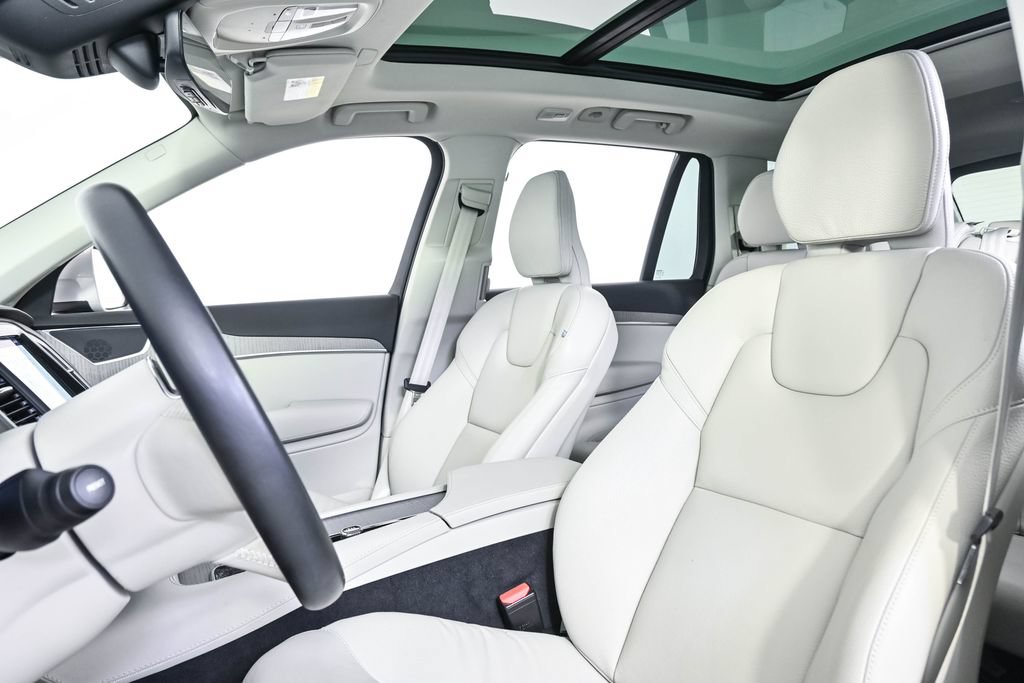 Certified 2025 Volvo XC90 T8 Core w/ Protection Package AWD/4WD image 7