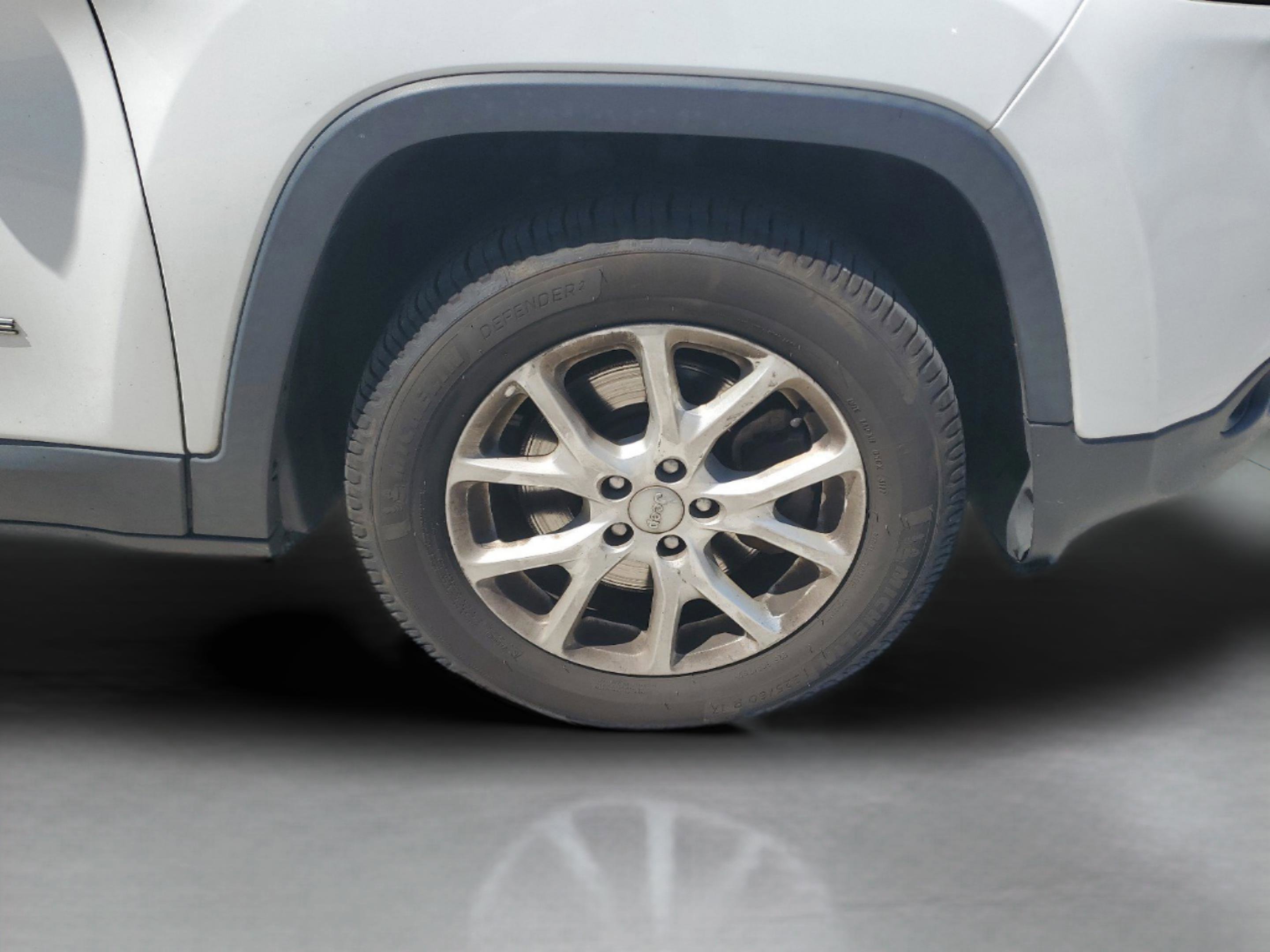 Used 2017 Jeep Cherokee Latitude FWD image 28