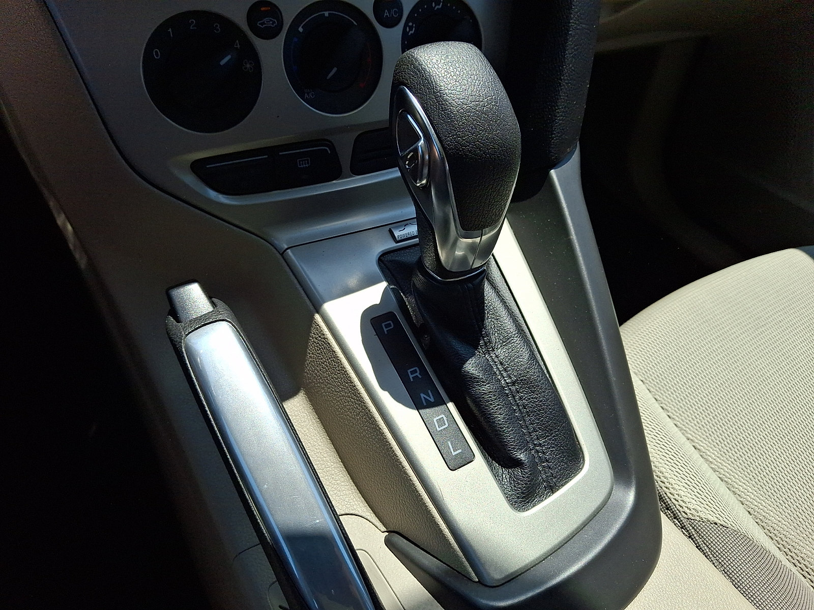 Used 2013 Ford Focus SE w/ SE Winter Pkg FWD image 17