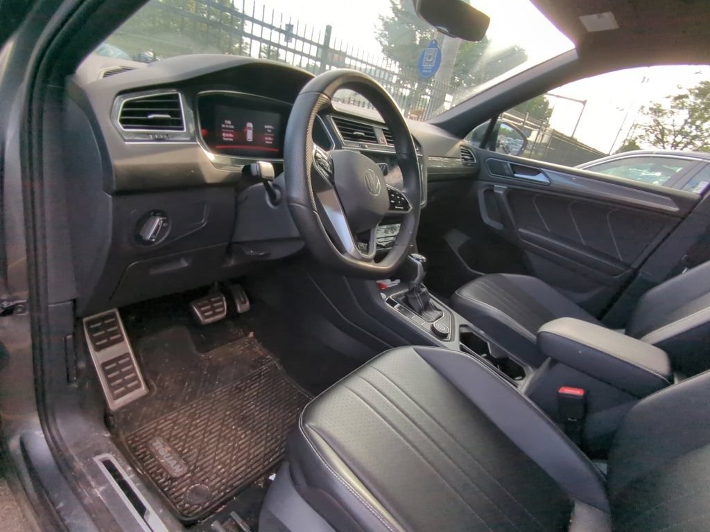 Used 2022 Volkswagen Tiguan SE R-Line AWD/4WD image 7