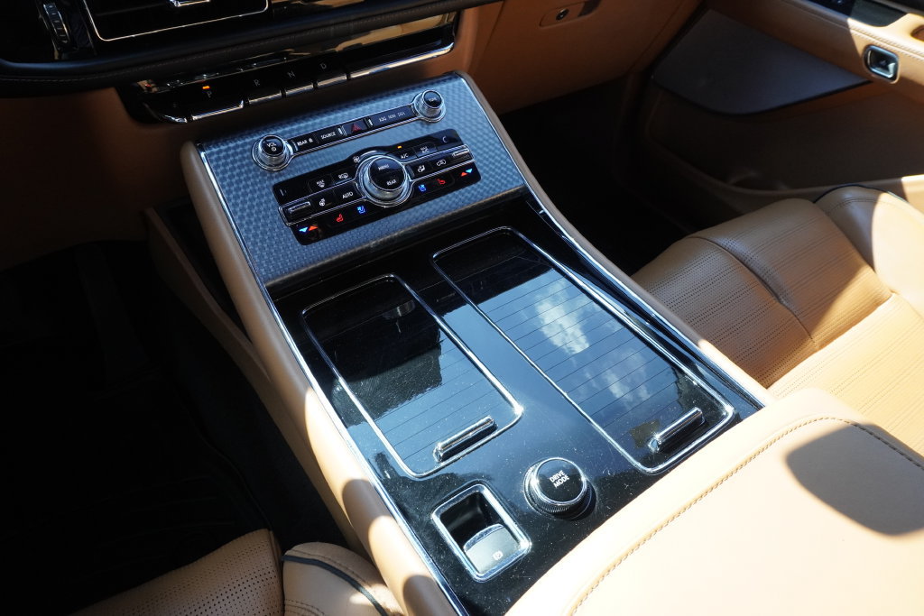 Used 2020 Lincoln Aviator Black Label Grand Touring w/ Class IV Trailer Tow Package AWD/4WD image 14