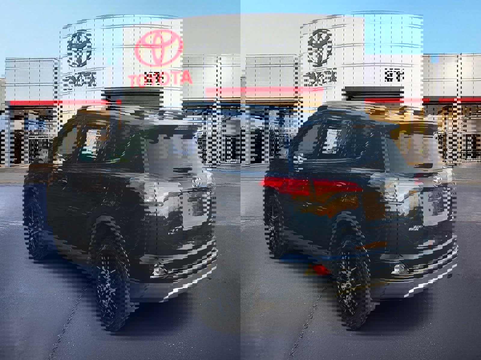 Used 2017 Toyota RAV4 SE w/ Power Special Value Package image 7