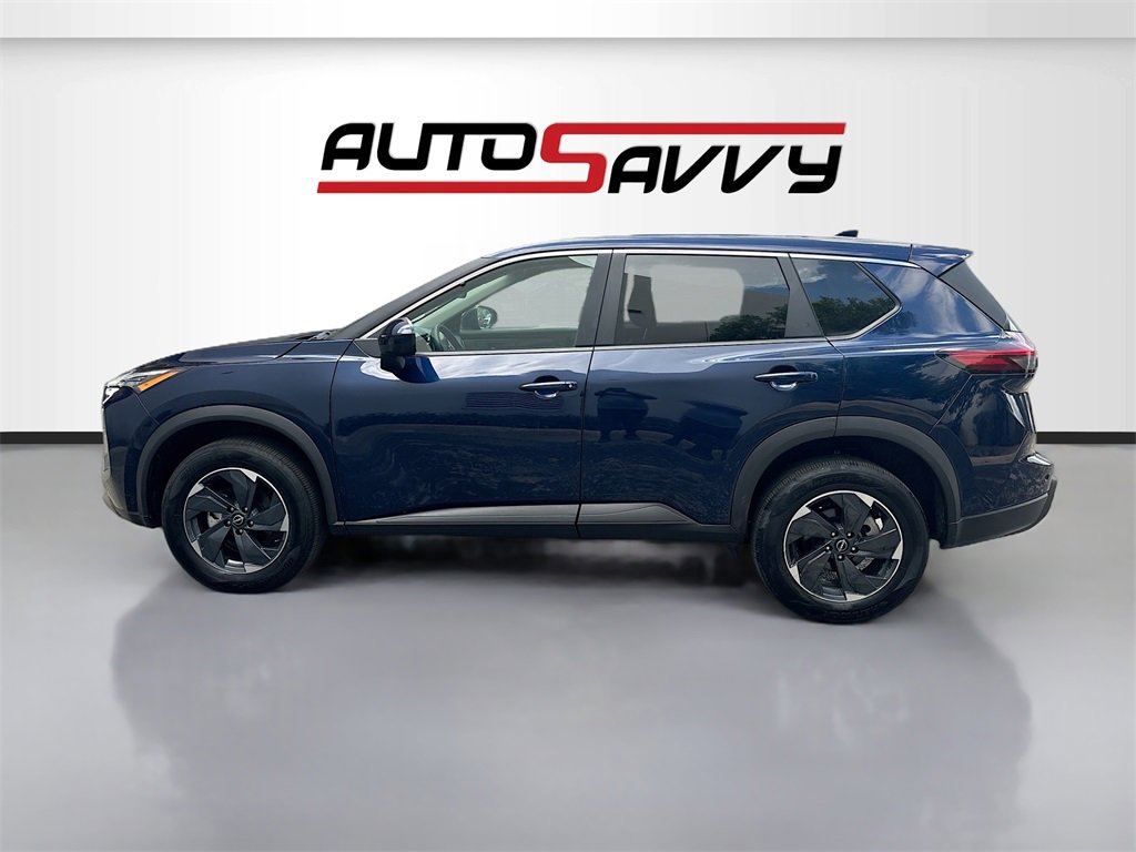 Used 2024 Nissan Rogue SV image 4