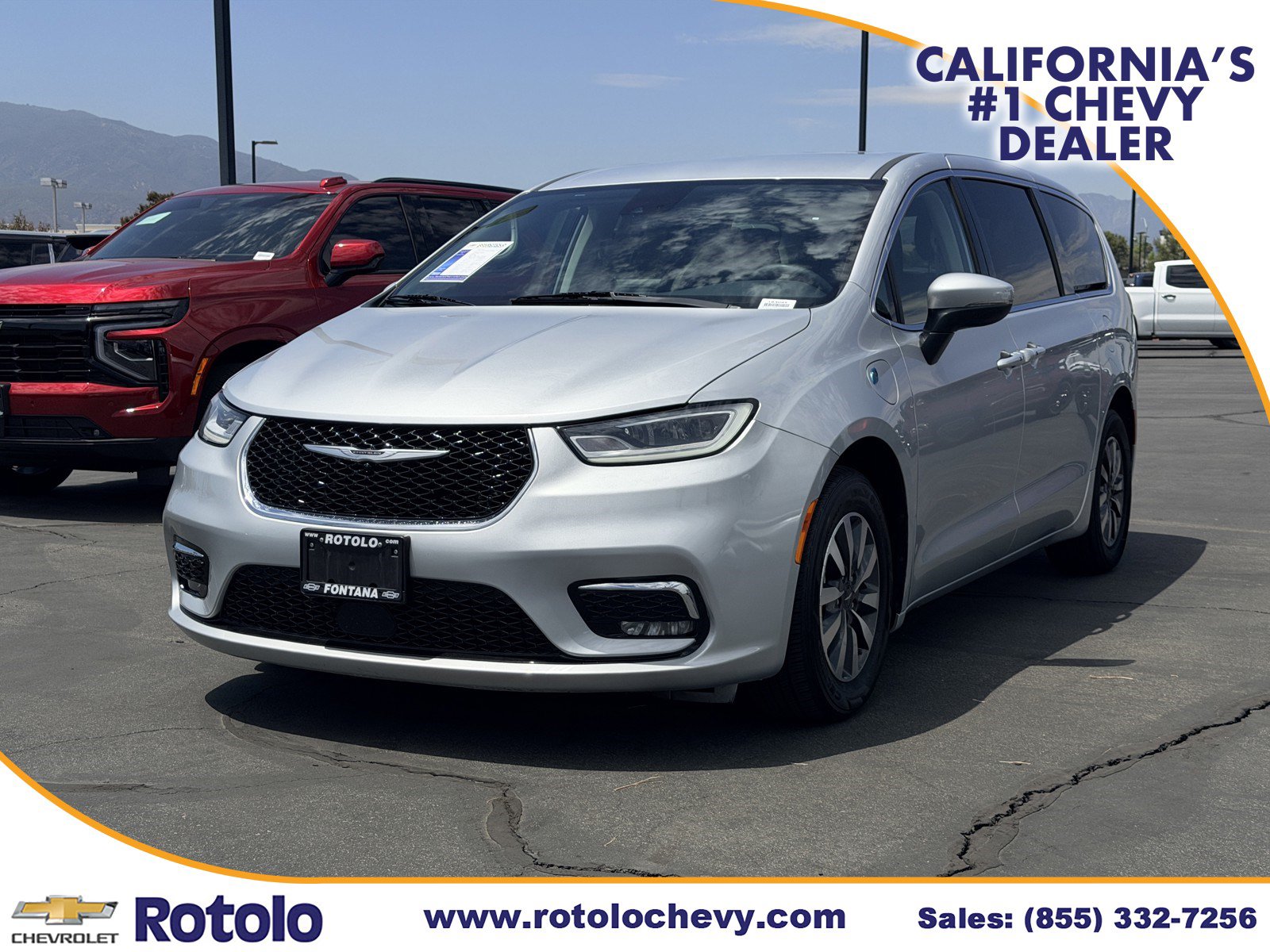 Used 2023 Chrysler Pacifica Touring-L FWD image 3