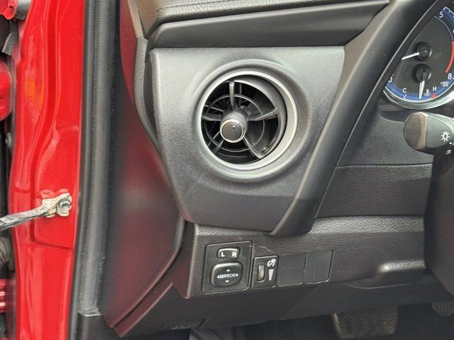 Used 2018 Toyota Corolla XSE image 30