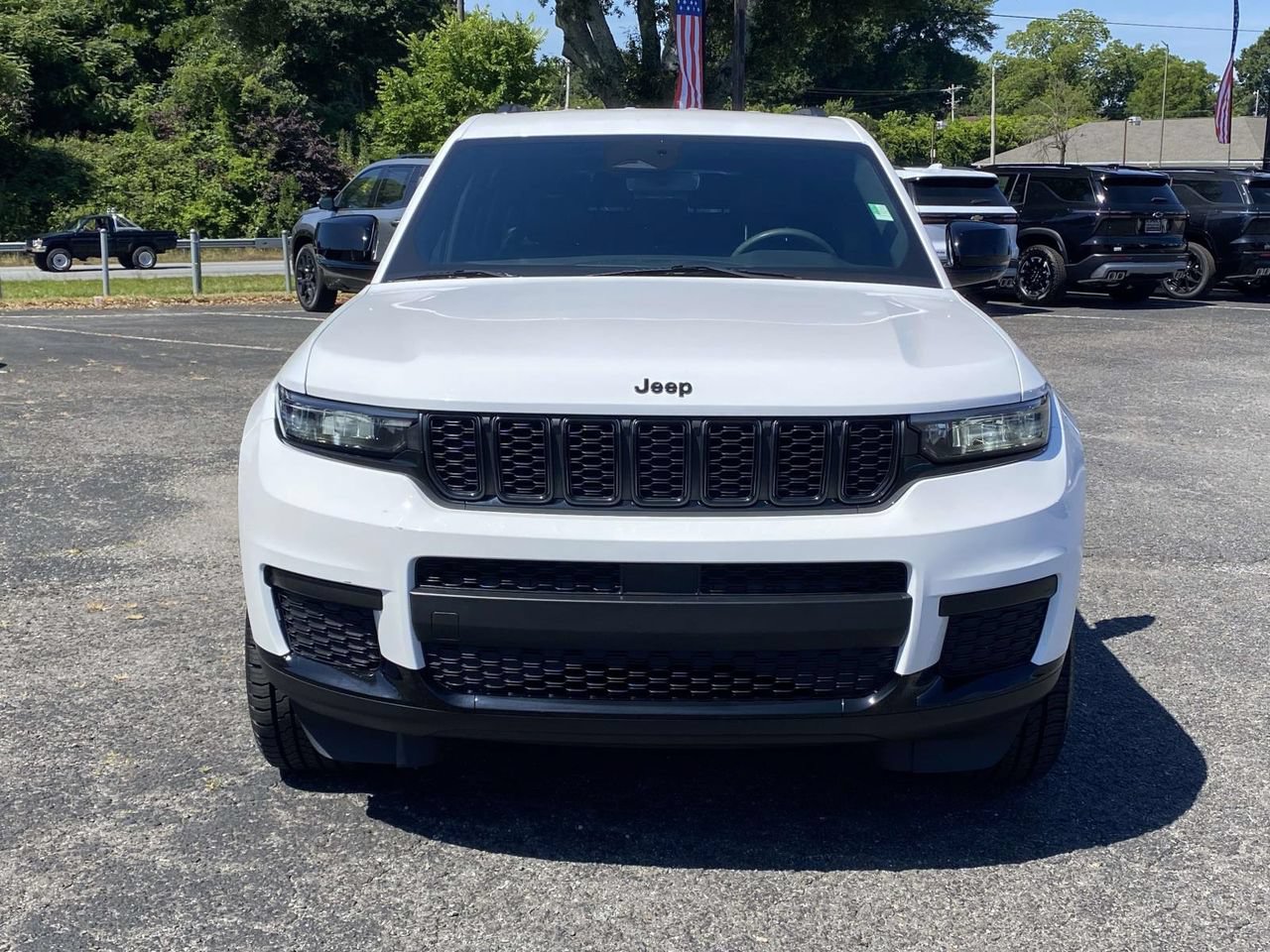 Used 2023 Jeep Grand Cherokee L Laredo RWD image 2