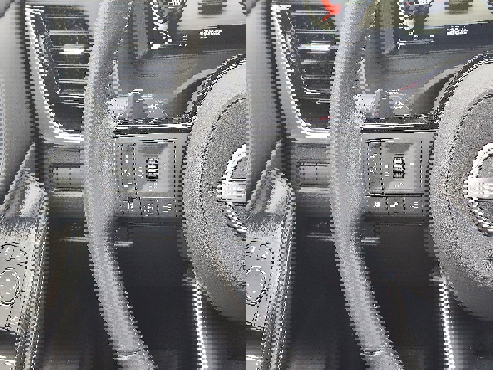 Used 2024 Nissan Rogue SL image 15