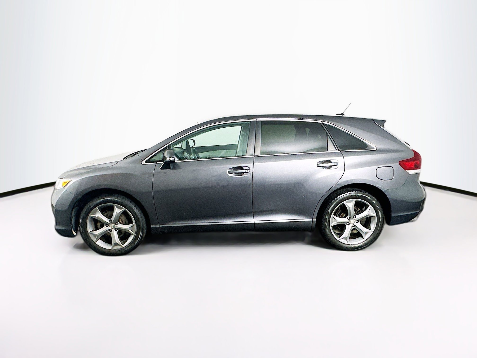 Used 2014 Toyota Venza LE w/ LE Convenience Package FWD image 4