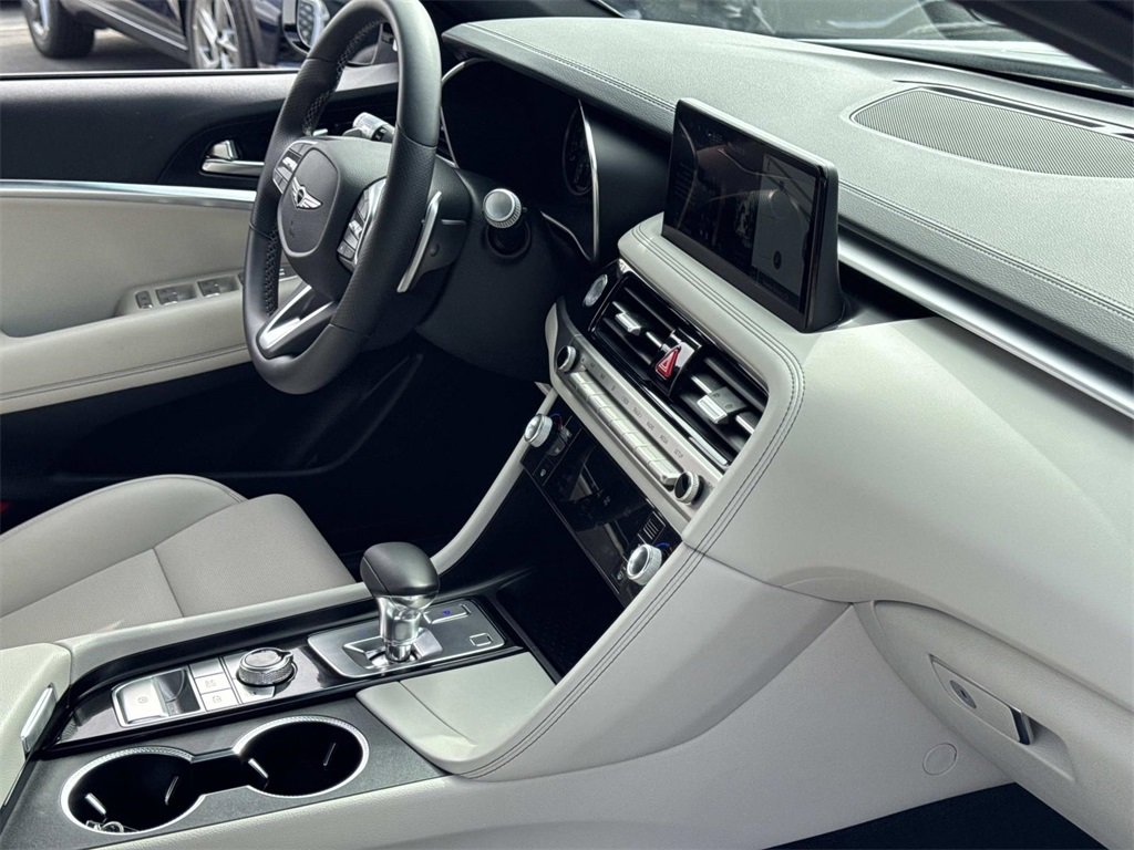 Used 2025 Genesis G70 2.5T image 24
